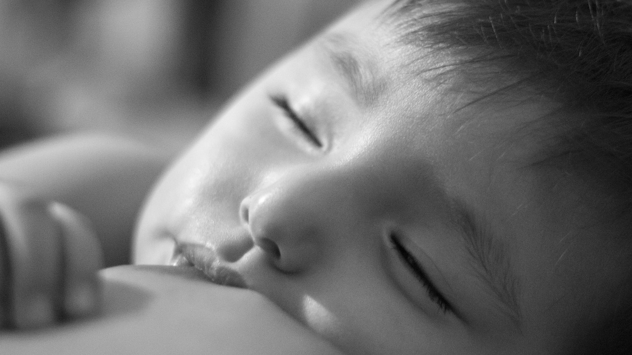 ¿Qué es la lactancia natural infantil o lactancia materna?