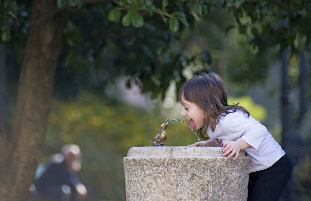 Conforme el niño crezca necesitará y demandará más agua
