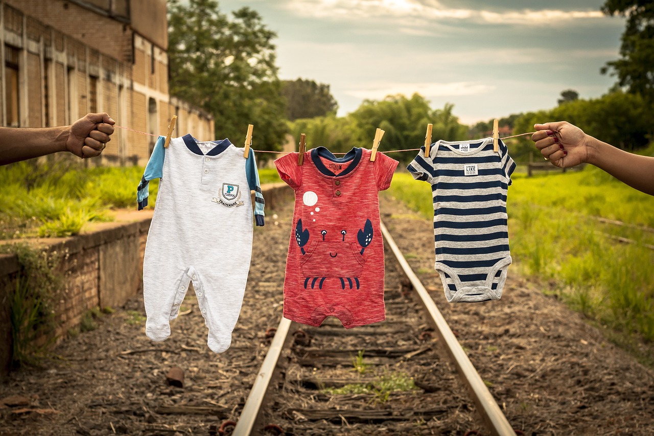El vestido del bebé y el niño