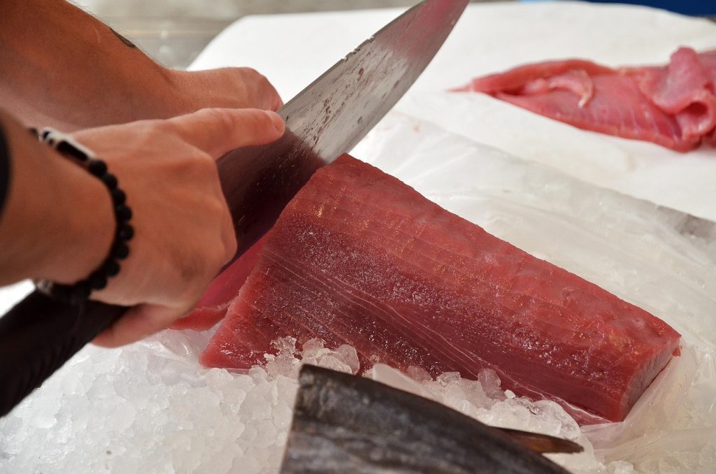Las grandes piezas de pescado acumulan metales