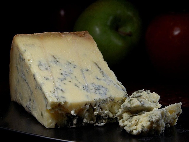 Los quesos mohosos o sin pasteurizar tampoco se permiten durante la gestación