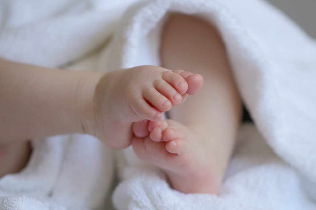 pies del bebe