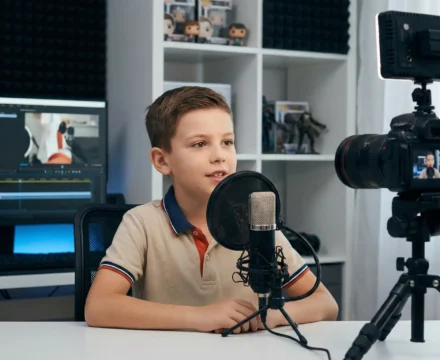 gobierno-ninos-youtubers-instagramers-contrato-ACTUALIDAD