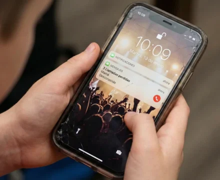 telefobia-jovenes-evitan-llamadas-telefonicas-malas-noticias-actualidad