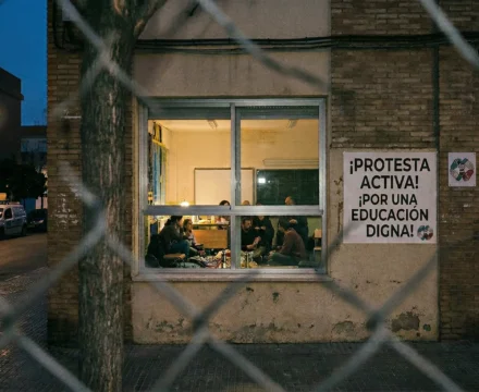 protesta-educacion-encierro-padres-colegio-obras-actualidad
